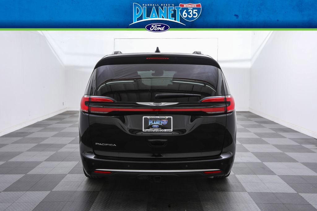 Used 2024 Chrysler Pacifica Pinnacle w/ Trailer Tow Group image 3