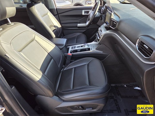 Certified 2022 Ford Explorer XLT w/ Equipment Group 202A image 16