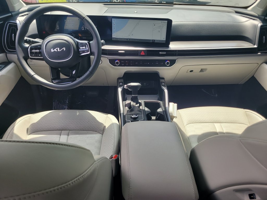 Used 2025 Kia Sorento S FWD image 12