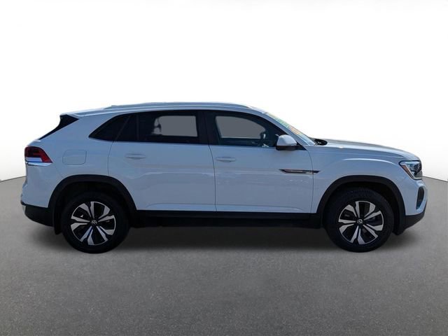 Used 2024 Volkswagen Atlas Cross Sport SE AWD/4WD image 2