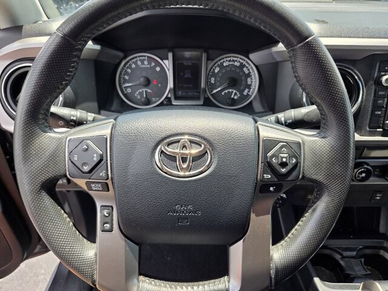 Used 2017 Toyota Tacoma SR5 w/ Tow Package AWD/4WD image 23