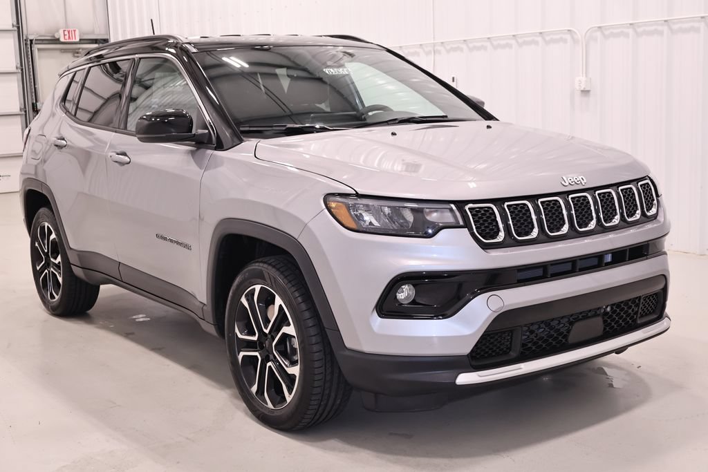 Used 2023 Jeep Compass Limited AWD/4WD image 4