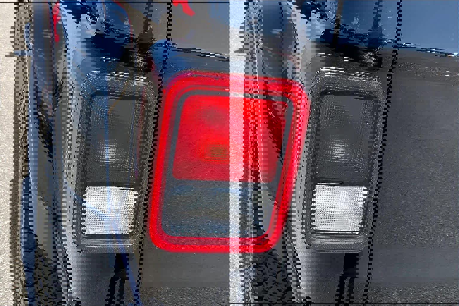 Used 2022 Jeep Gladiator Sport image 28