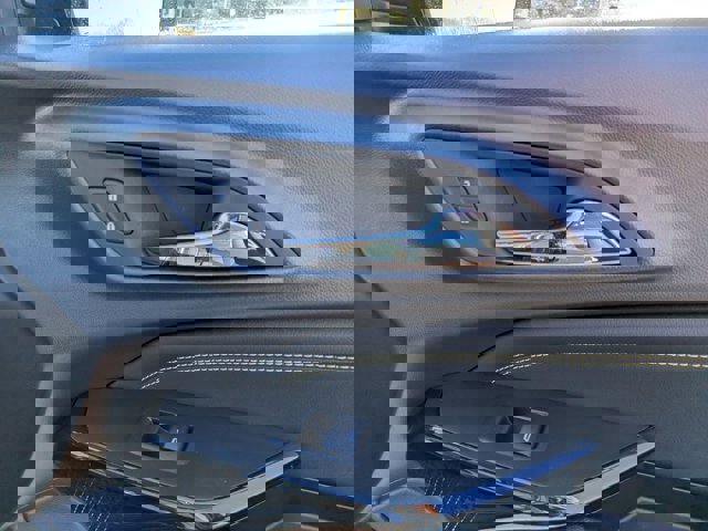 Used 2025 Chevrolet Trax LT w/ Driver Confidence Package image 32