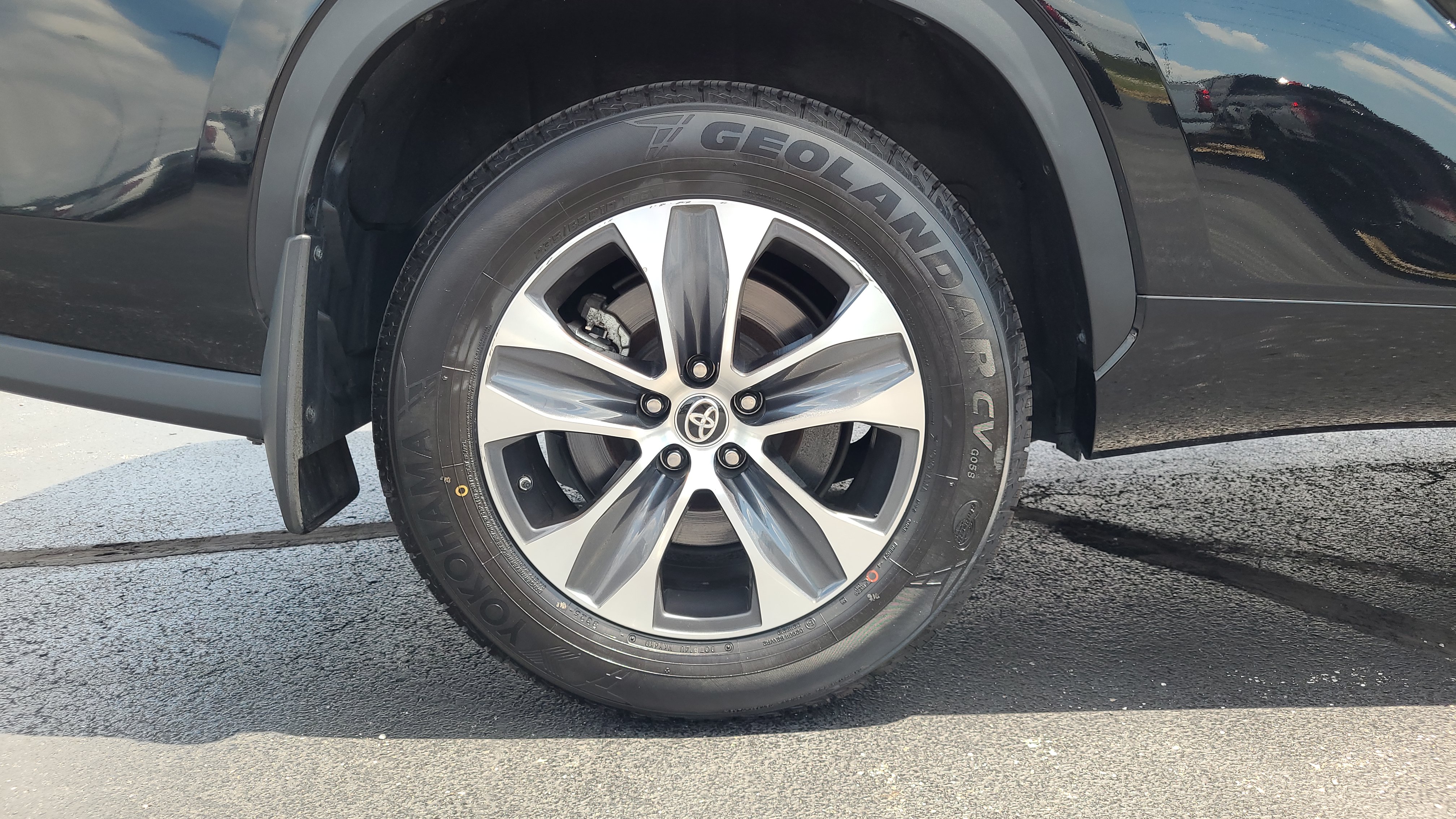 Used 2023 Toyota Highlander XLE AWD/4WD image 11