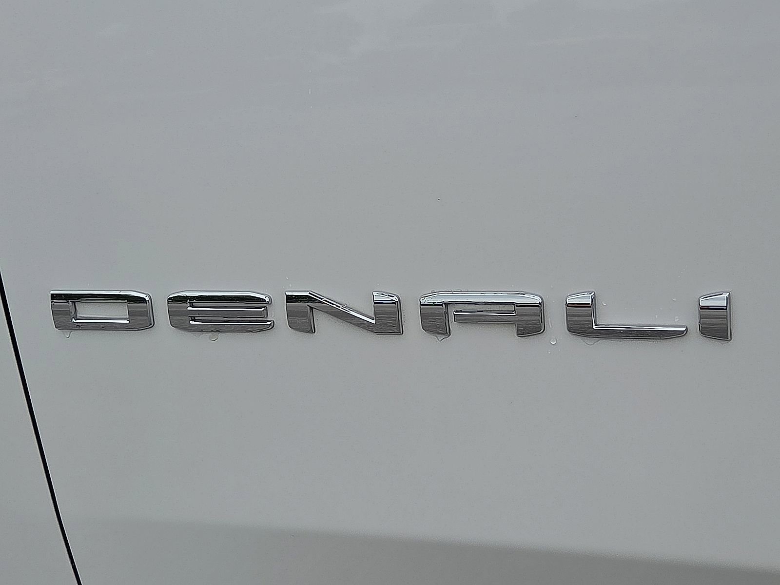 Used 2025 GMC Yukon Denali w/ Sun & Power Step Package AWD/4WD image 9
