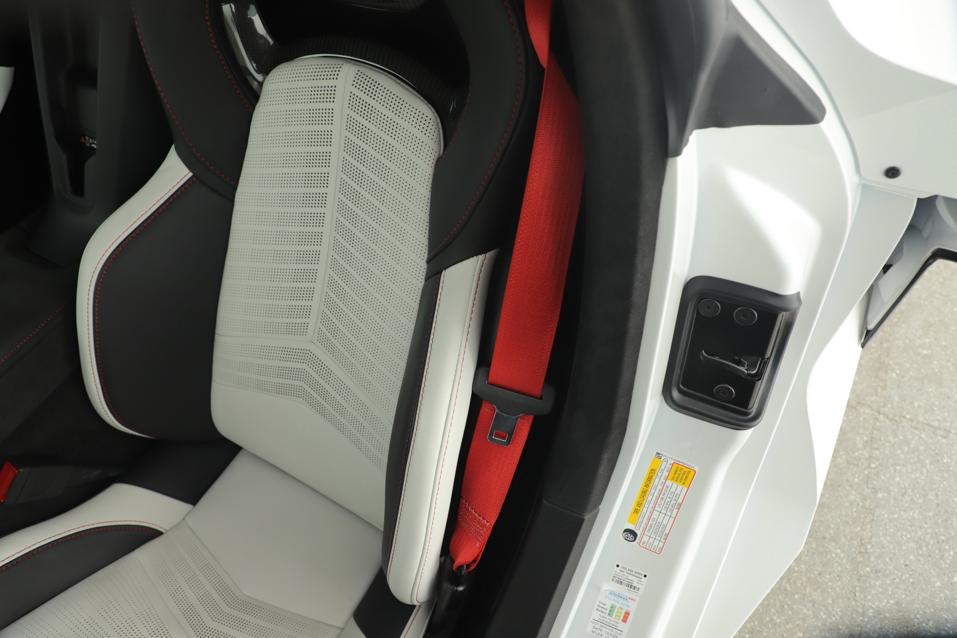 Used 2023 Chevrolet Corvette Stingray Premium Conv w/ Z51 Performance Package image 5