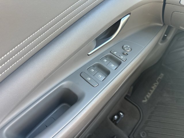 Used 2023 Hyundai Elantra SEL w/ Convenience Package FWD image 14