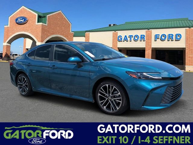 Used 2025 Toyota Camry XLE w/ Premium Plus Package FWD image 1