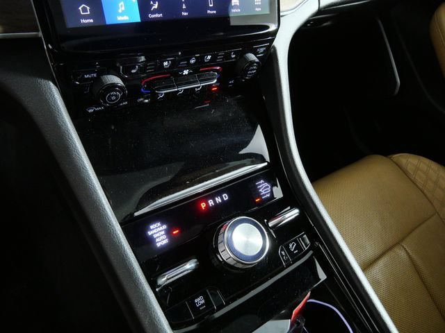 Used 2023 Jeep Grand Cherokee L Summit w/ Luxury Tech Group V AWD/4WD image 22