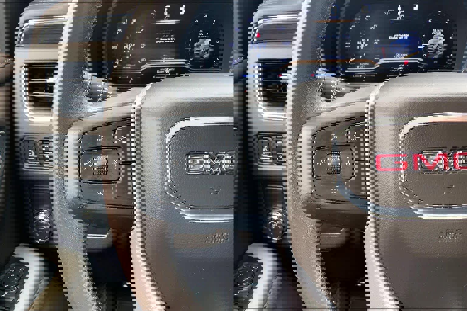 Used 2023 GMC Yukon XL SLT image 24