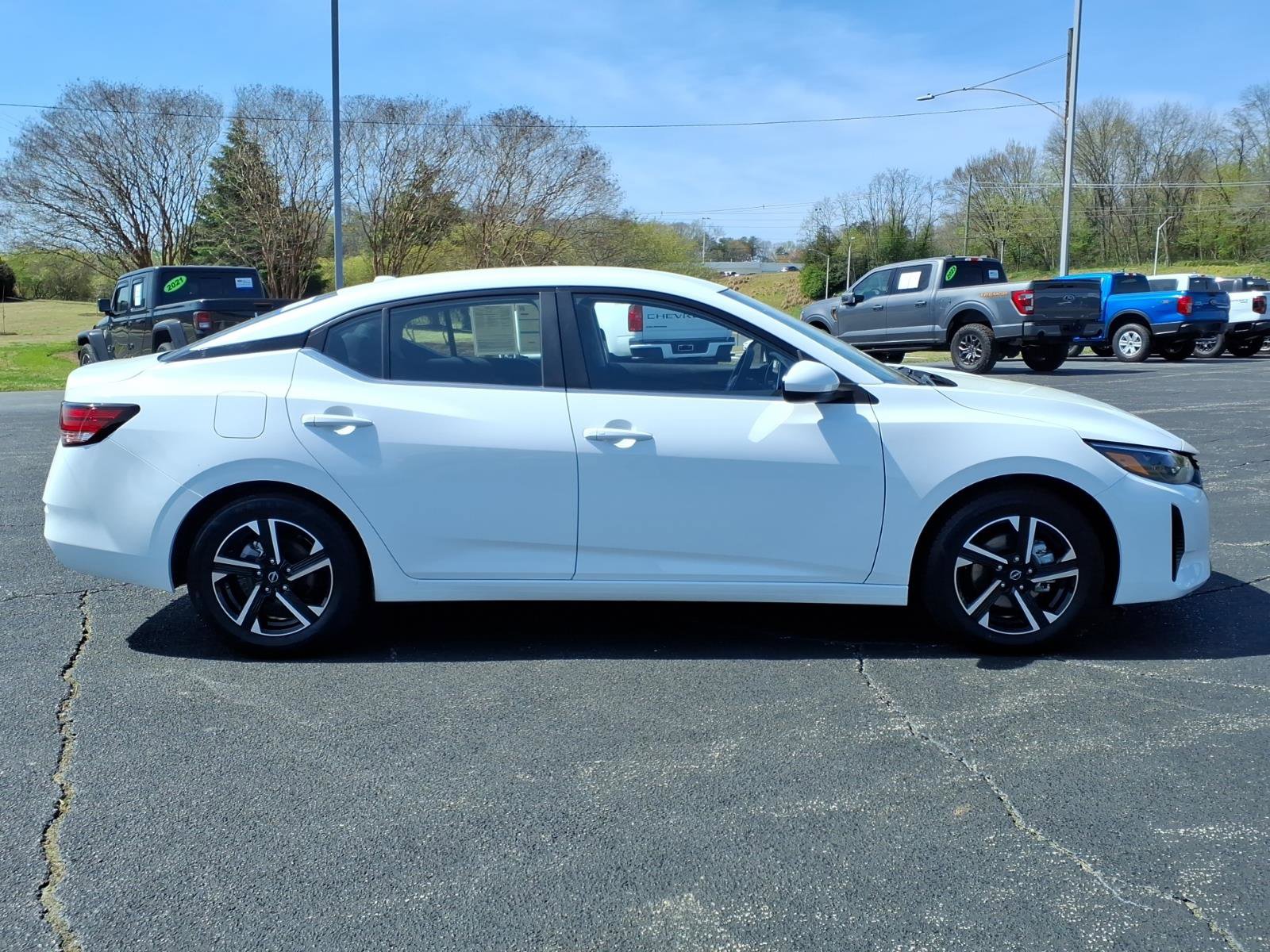Used 2025 Nissan Sentra SV FWD image 9