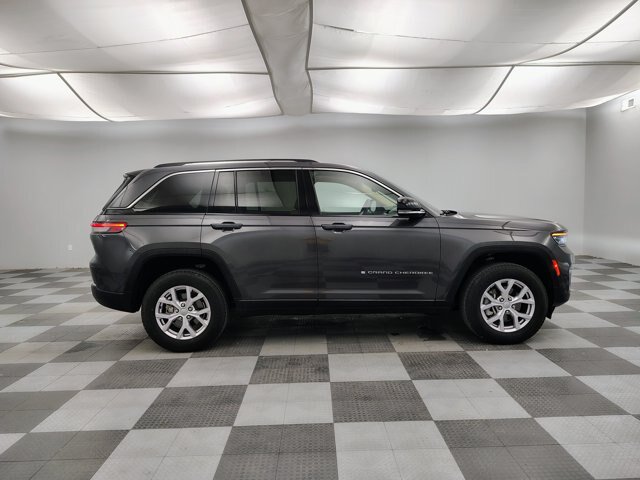 Used 2022 Jeep Grand Cherokee Limited AWD/4WD image 11