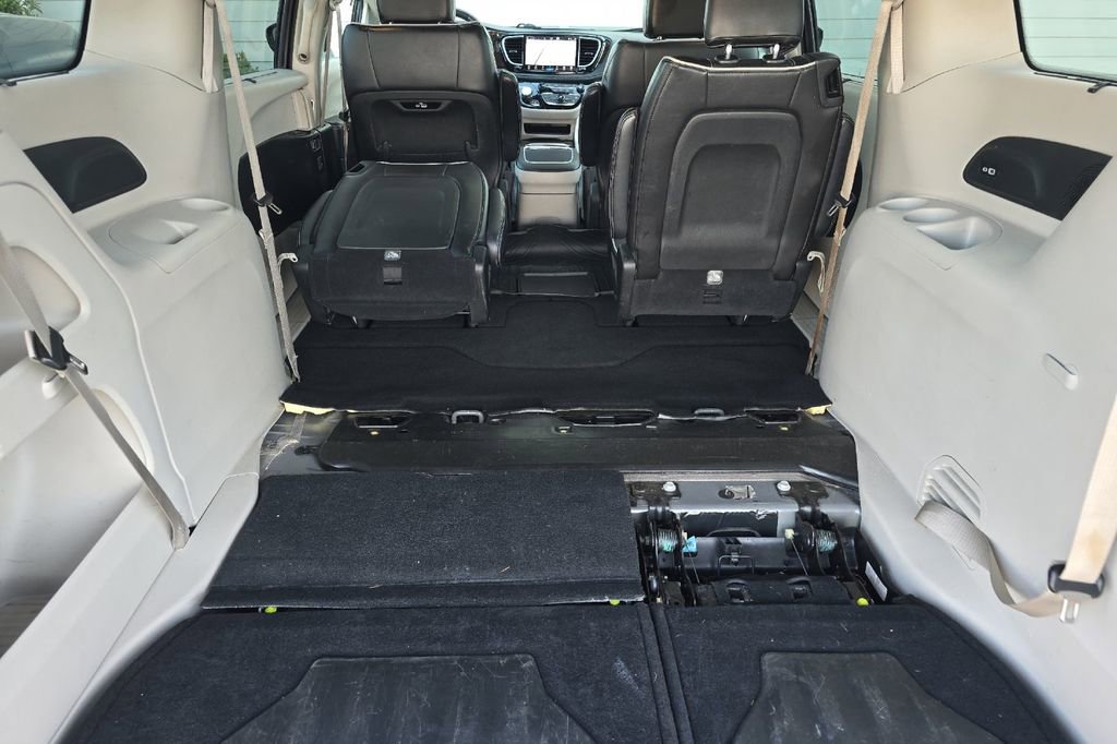 Used 2023 Chrysler Pacifica Limited FWD image 15