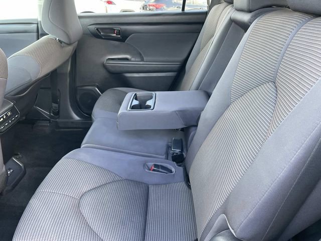 Used 2023 Toyota Highlander LE image 23