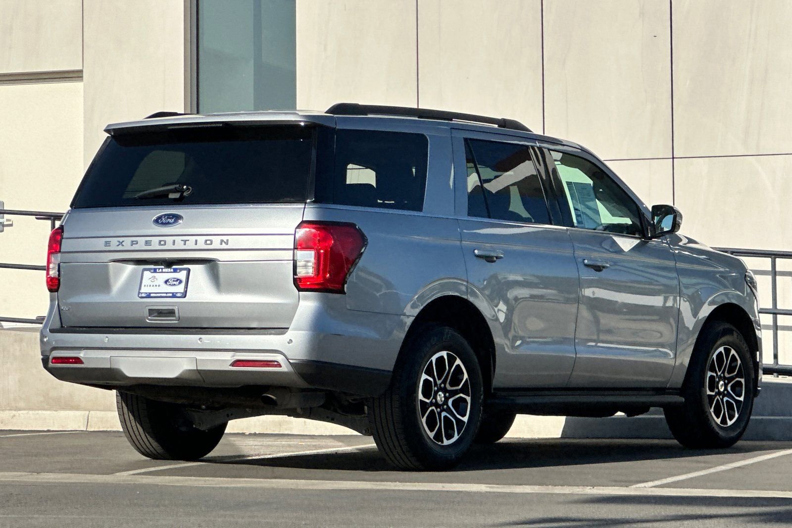 Certified 2024 Ford Expedition XLT image 3