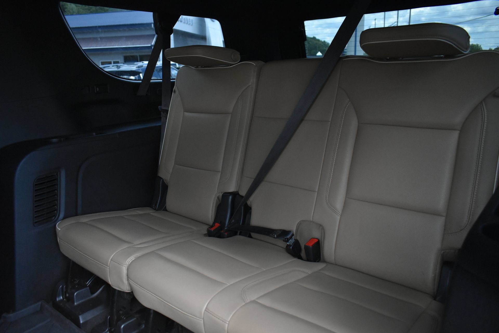 Used 2022 Chevrolet Suburban Premier AWD/4WD image 17