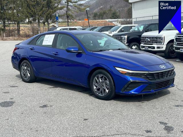 Used 2024 Hyundai Elantra SEL image 1