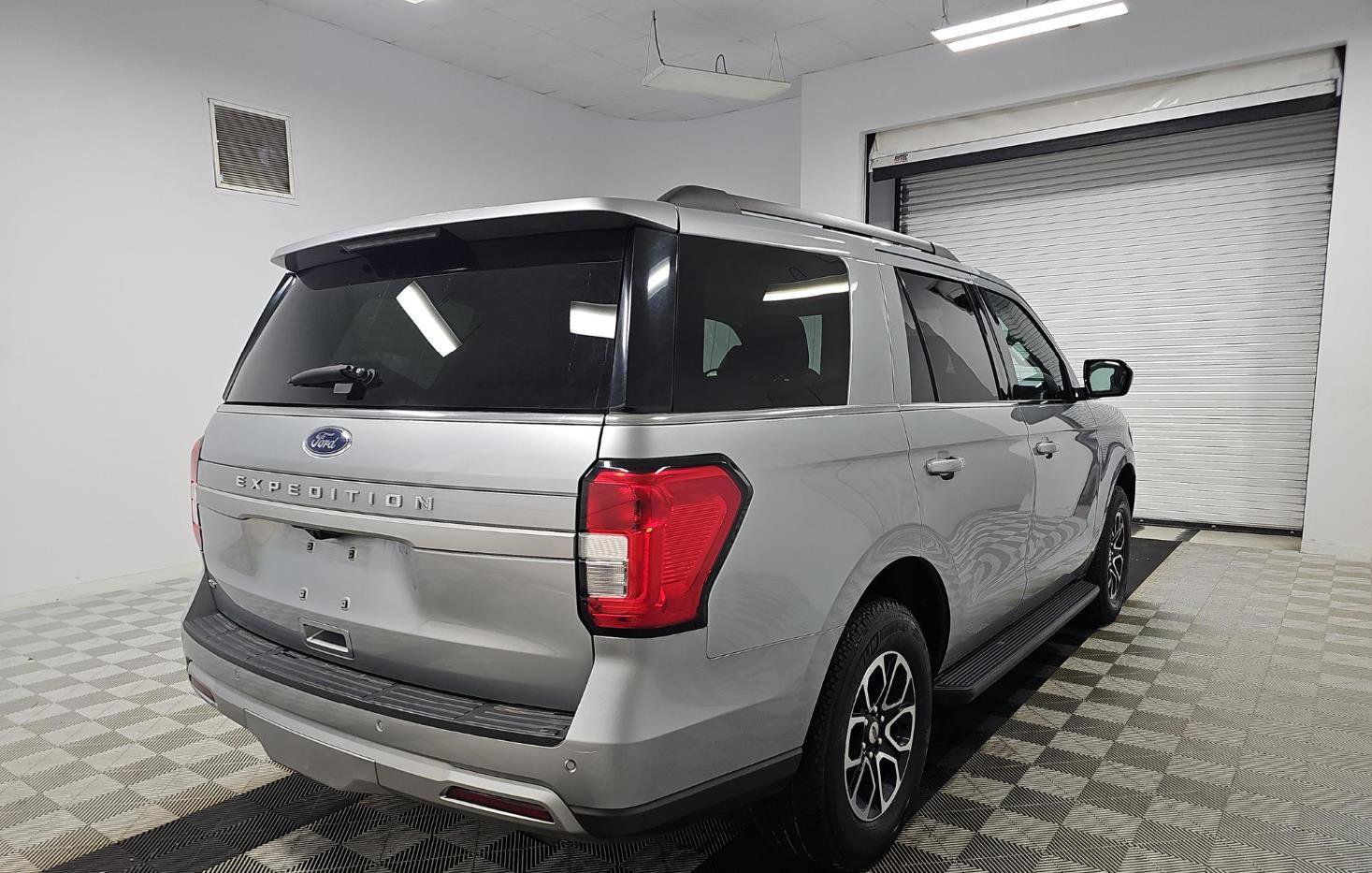 Certified 2024 Ford Expedition XLT image 4