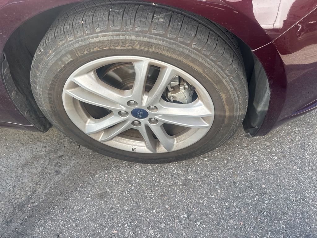 Certified 2018 Ford Fusion SE w/ Fusion SE Technology Package image 4