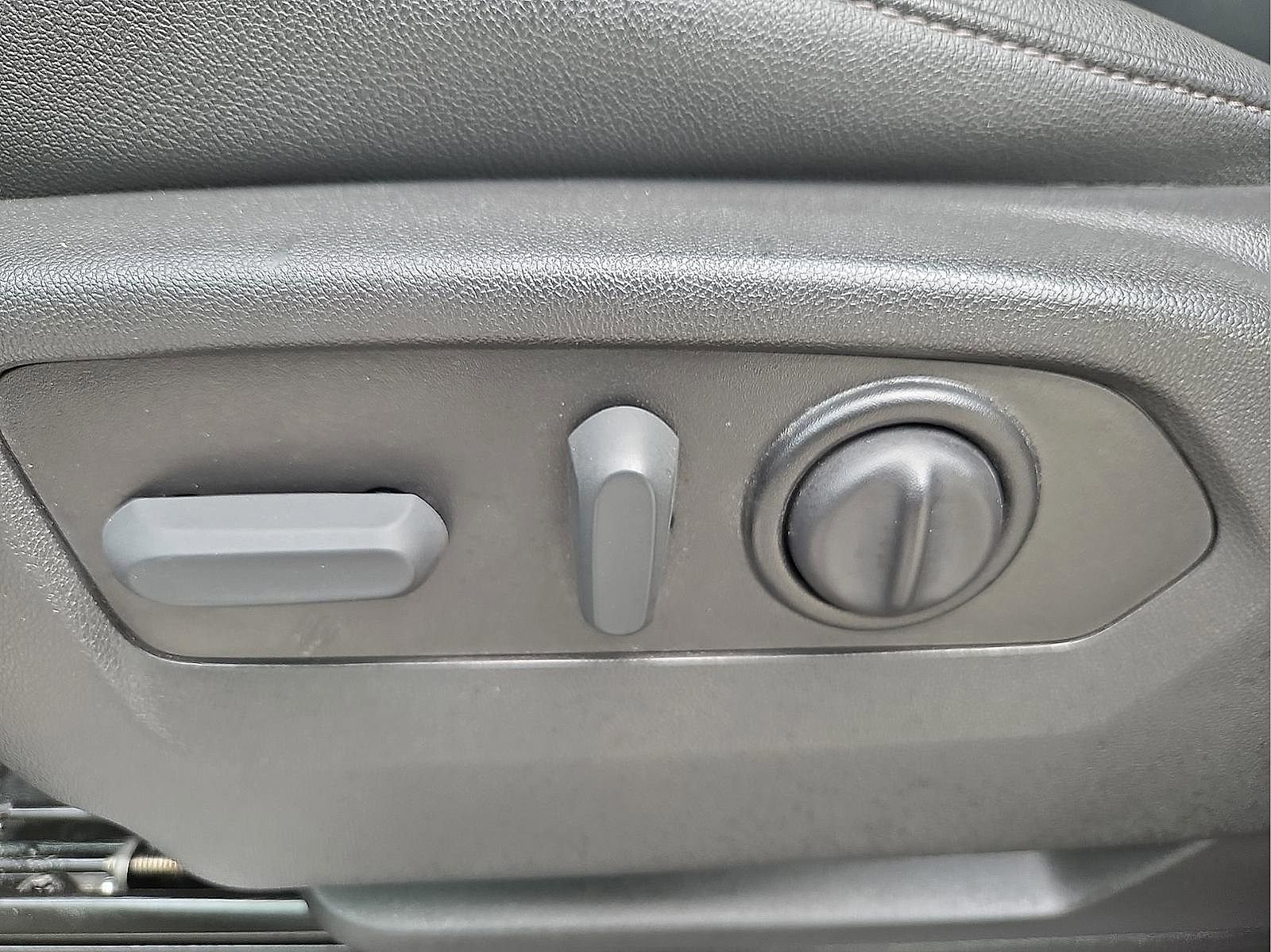 Used 2022 GMC Sierra 3500 SLT w/ SLT Convenience Package image 15