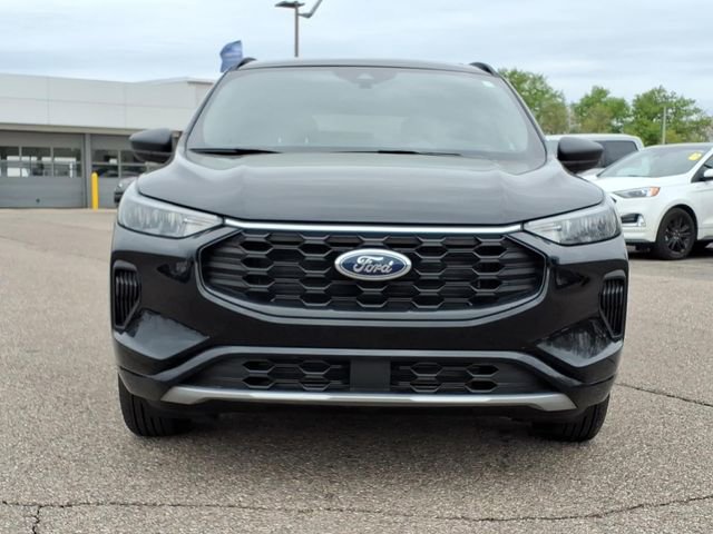 Certified 2024 Ford Escape ST-Line w/ Tech Pack #1 AWD/4WD image 2