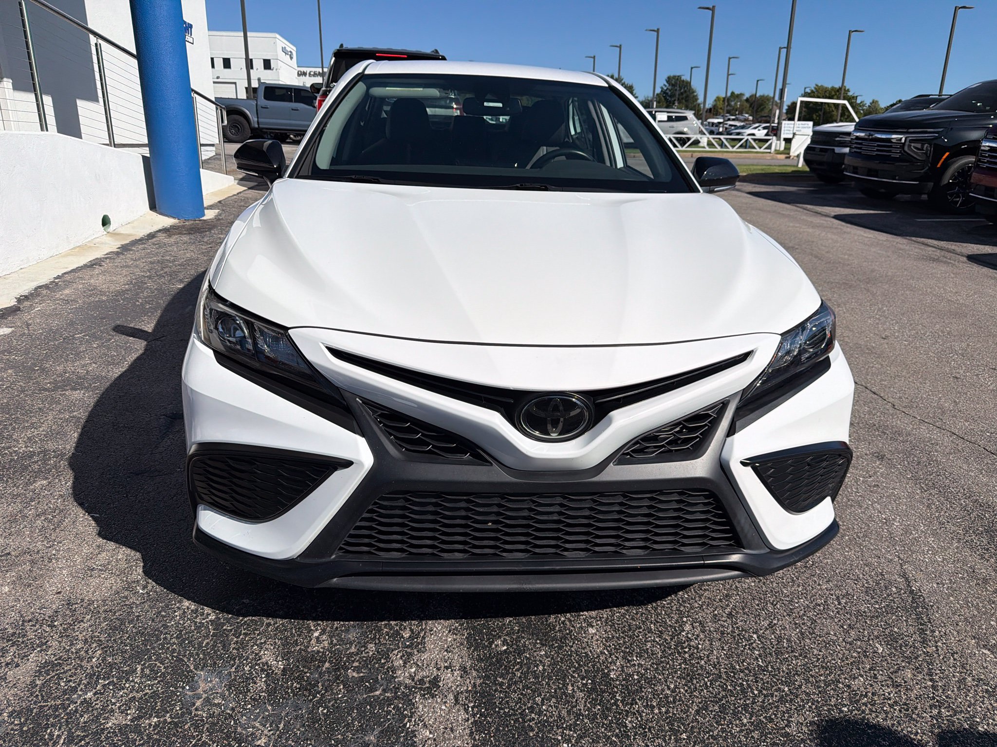Used 2023 Toyota Camry SE w/ Convenience Package AWD/4WD image 3