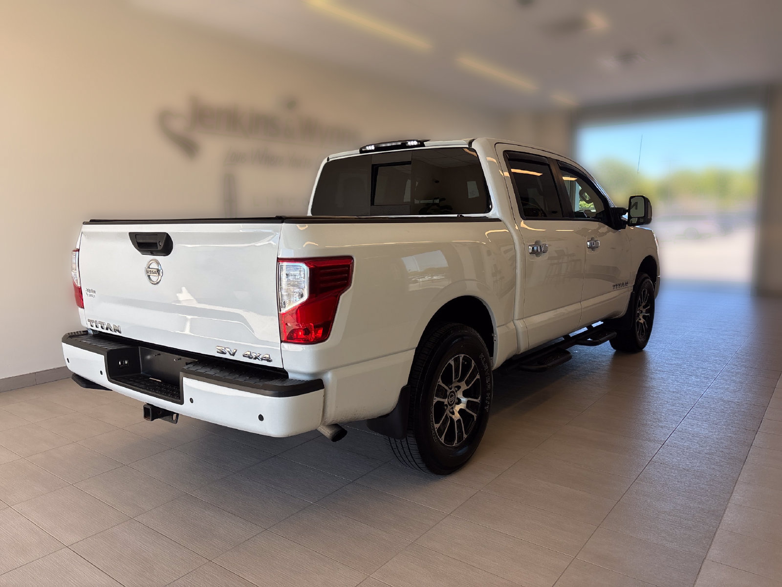 Used 2021 Nissan Titan SV w/ SV Convenience Package AWD/4WD image 2