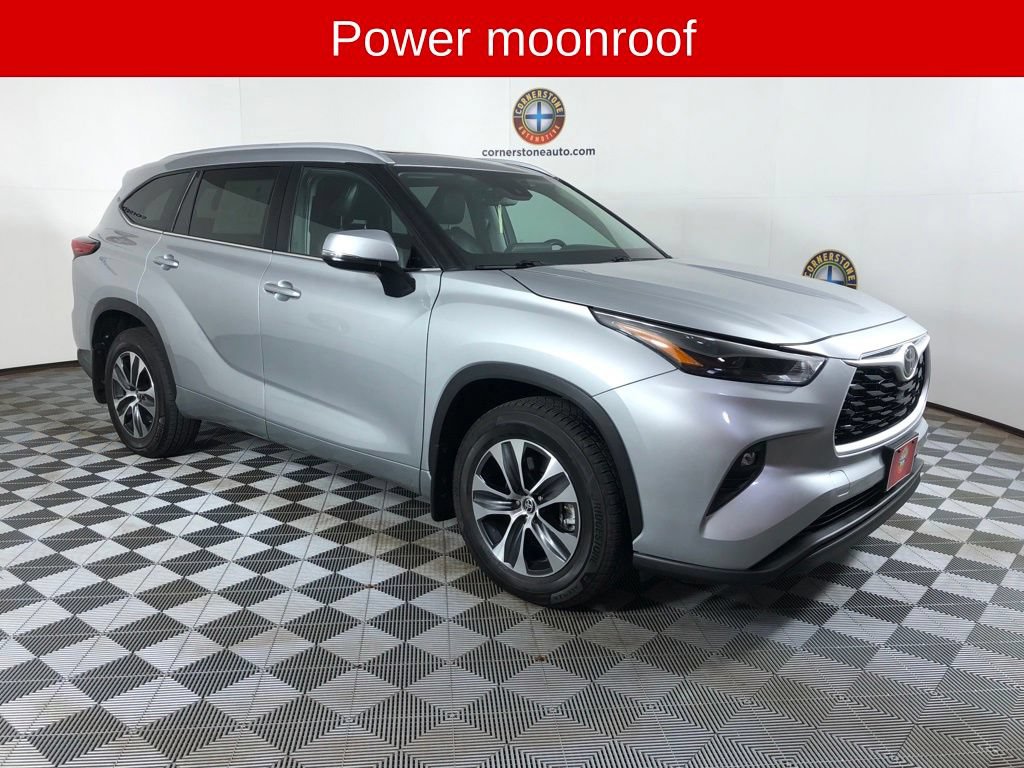 Used 2023 Toyota Highlander XLE AWD/4WD image 16