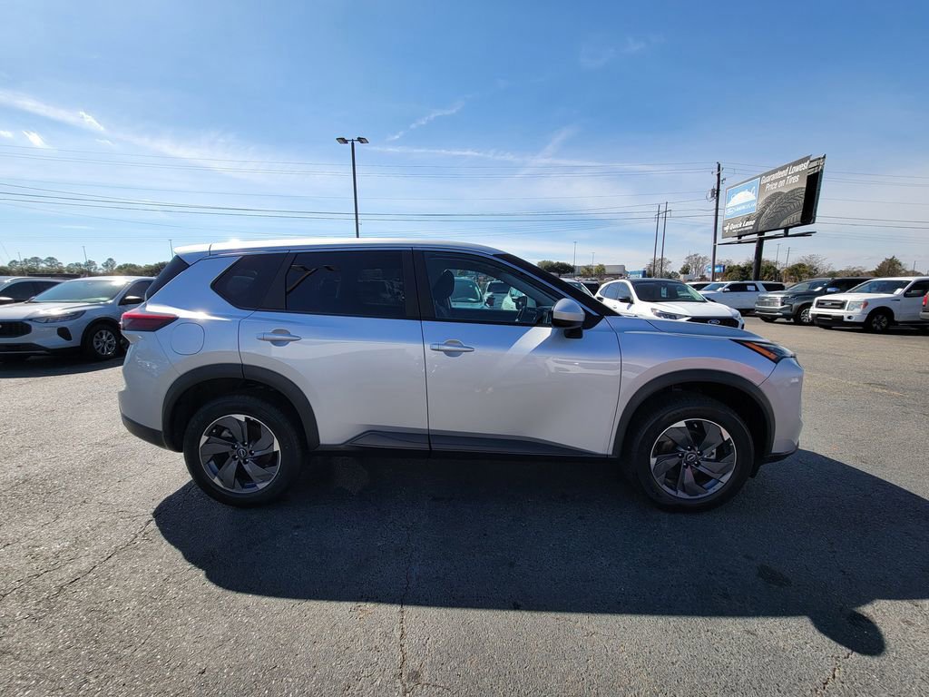 Used 2025 Nissan Rogue SV image 6