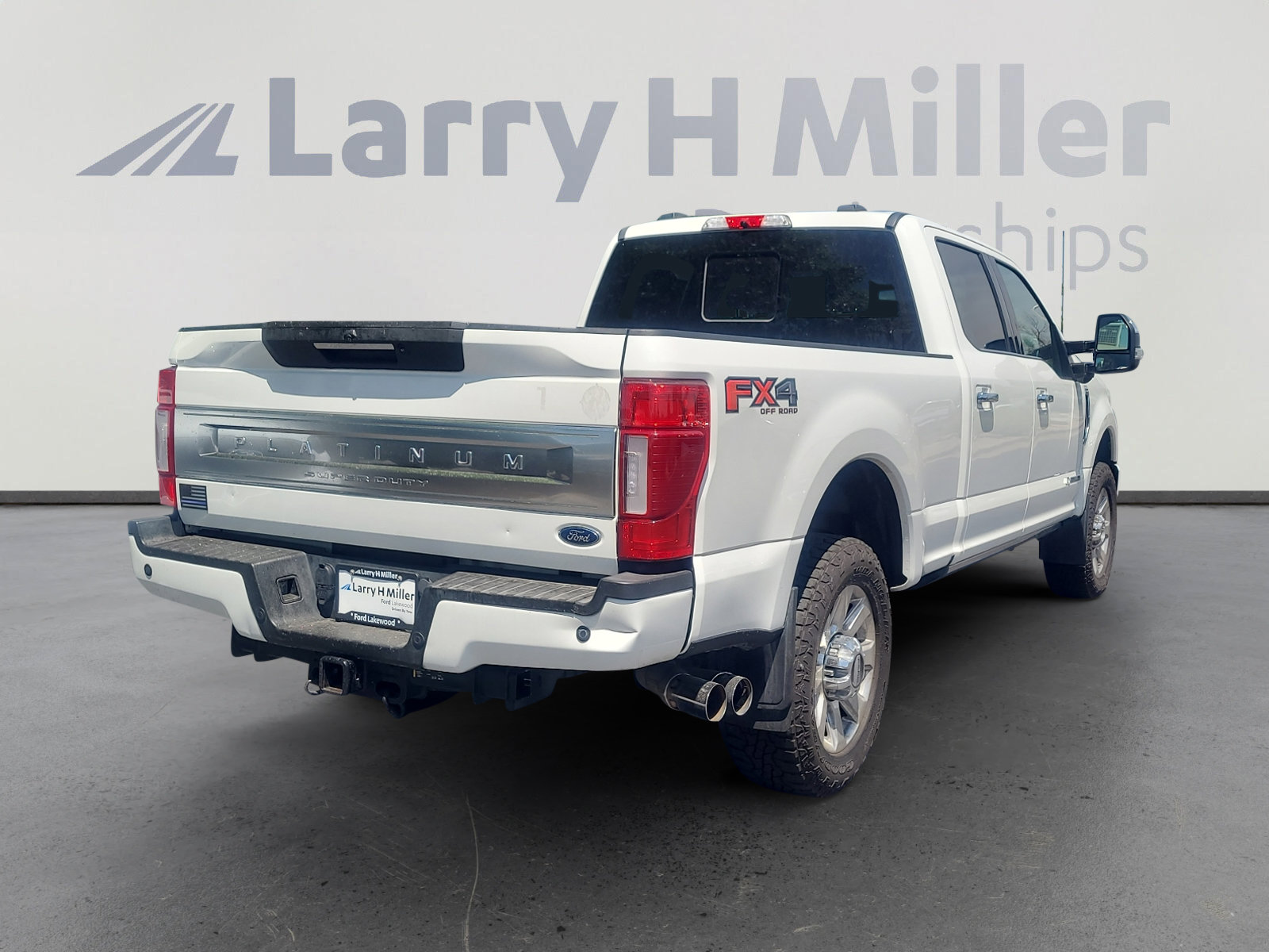 Certified 2022 Ford F350 Platinum w/ FX4 Off-Road Package AWD/4WD image 5