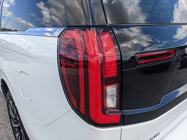 Certified 2025 Ford Expedition Max Platinum w/ Driver's Package AWD/4WD image 11