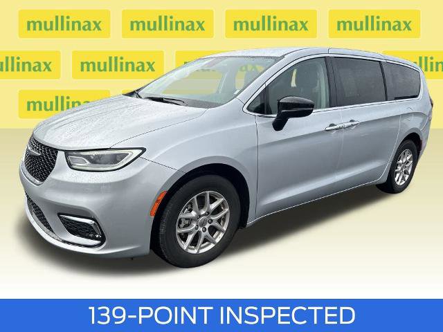 Used 2024 Chrysler Pacifica Touring-L image 15