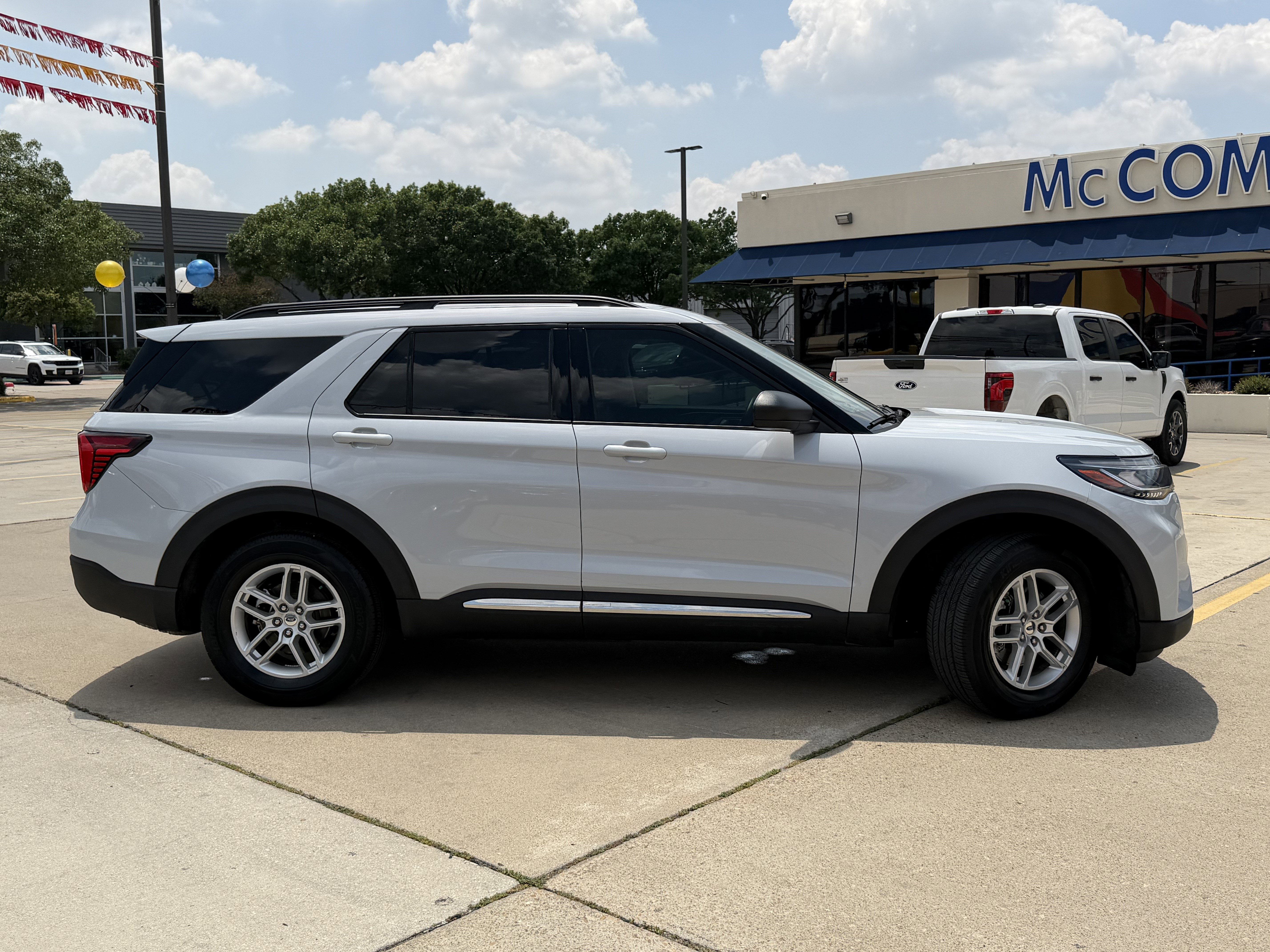 Certified 2025 Ford Explorer Active RWD image 4