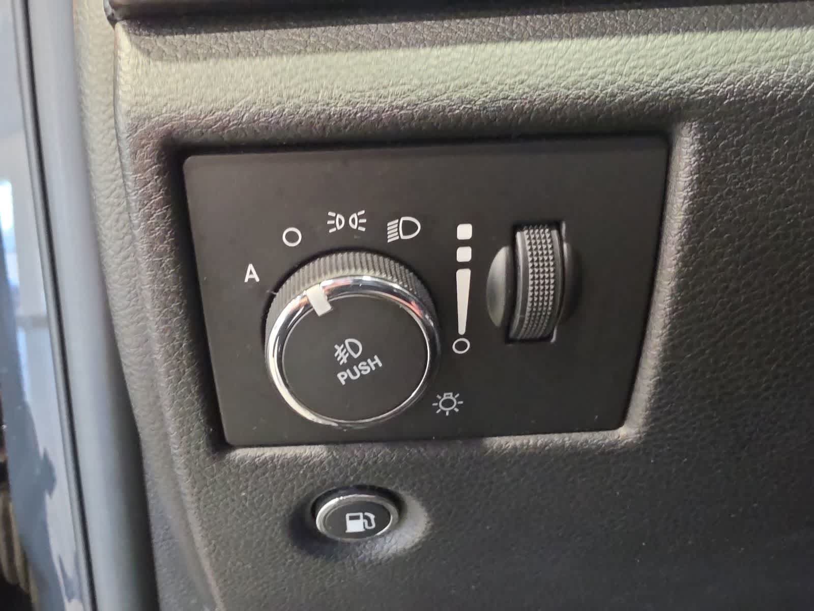 Used 2018 Jeep Grand Cherokee Altitude AWD/4WD image 20