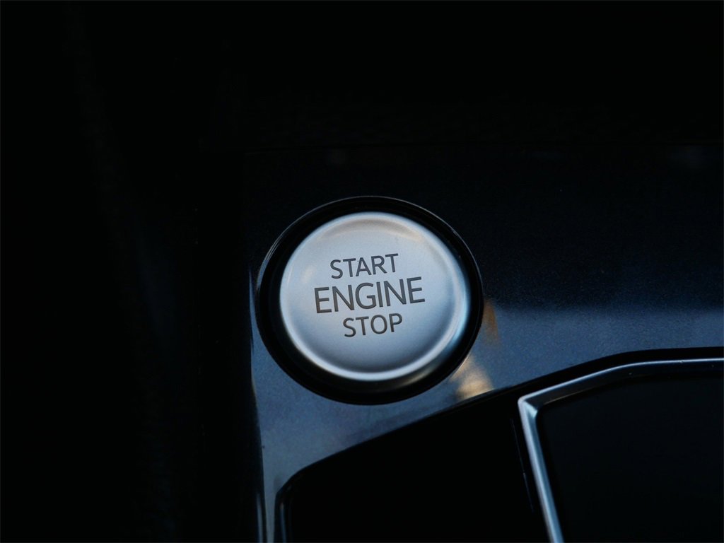 Used 2021 Volkswagen Tiguan SE image 26