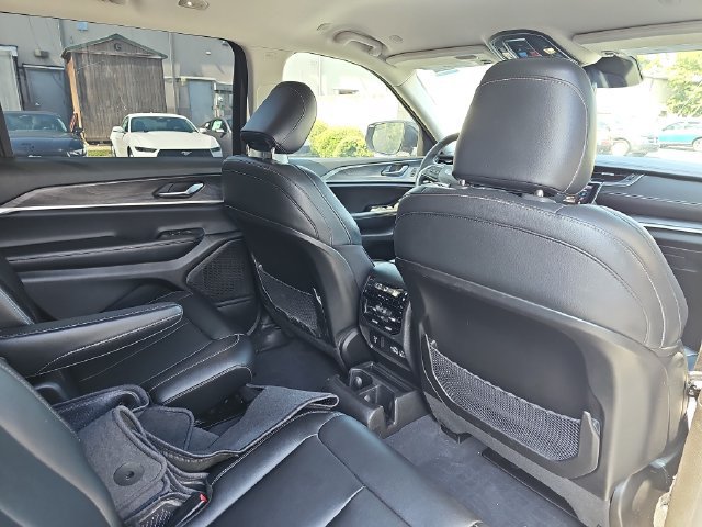 Used 2023 Jeep Grand Cherokee L Limited RWD image 12