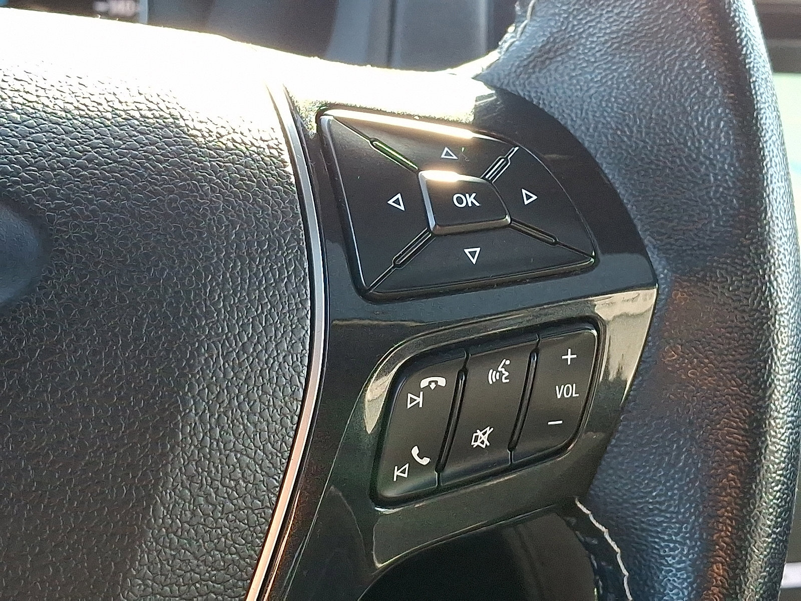 Certified 2018 Ford Explorer Platinum image 23