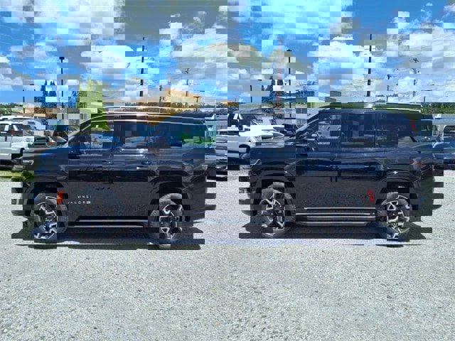 Used 2023 Jeep Wagoneer L Series III w/ Preferred Equipment Group image 2