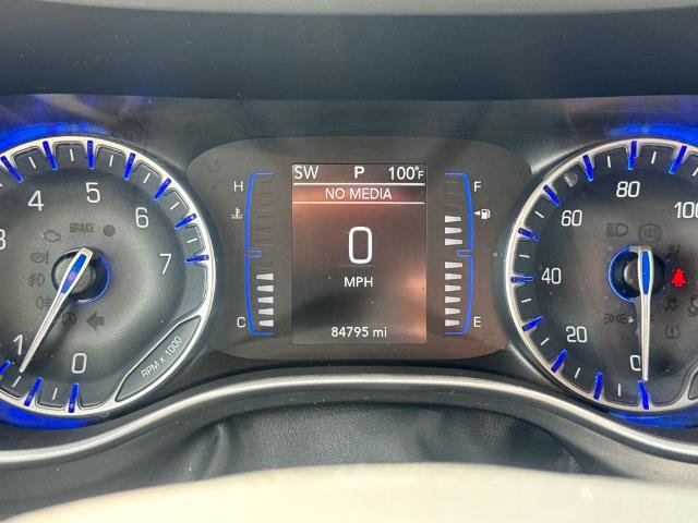 Used 2020 Chrysler Pacifica Touring-L FWD image 35