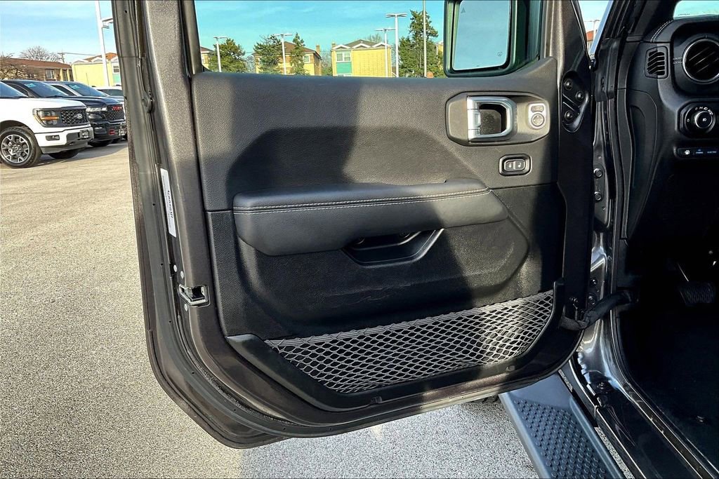 Used 2021 Jeep Wrangler Unlimited Sahara w/ Cold Weather Group AWD/4WD image 21