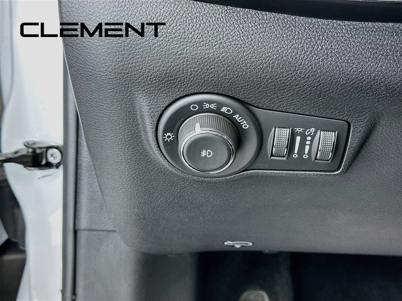 Used 2025 Jeep Compass Latitude AWD/4WD image 14