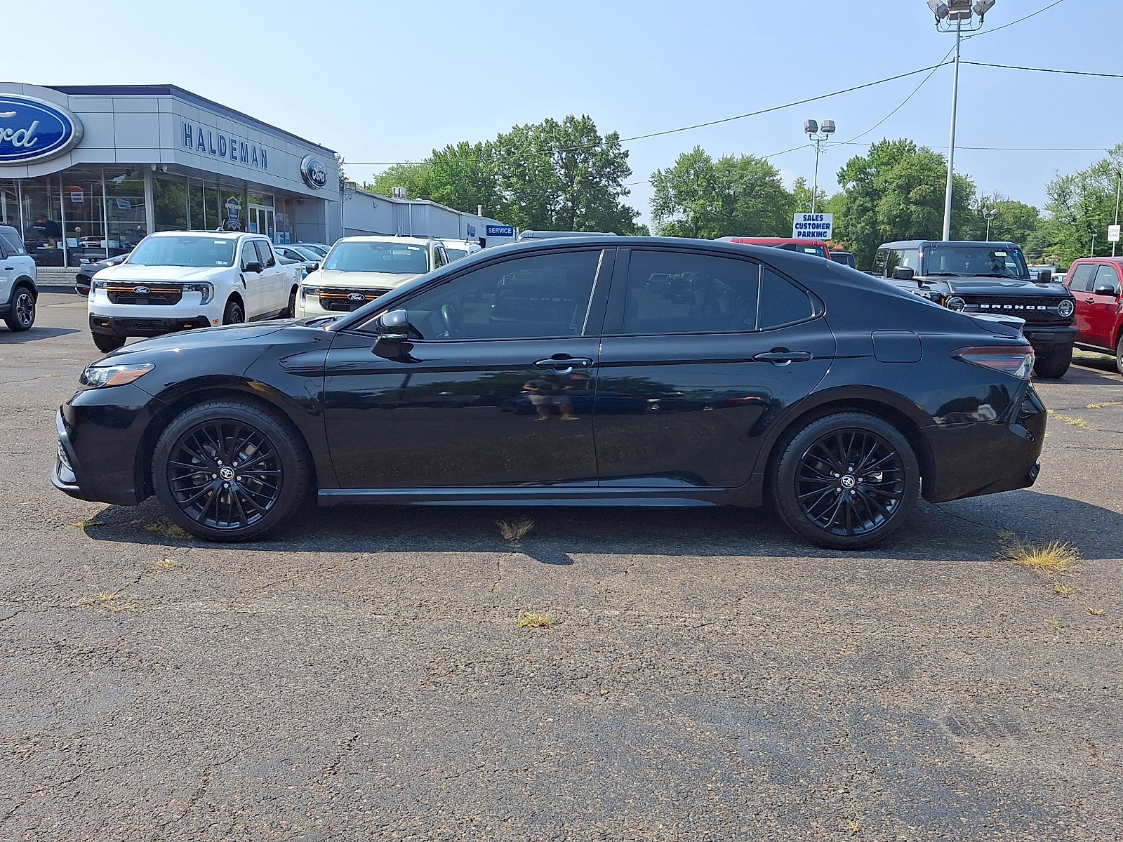 Used 2022 Toyota Camry SE w/ Carpet Mat Package (TMS) FWD image 4