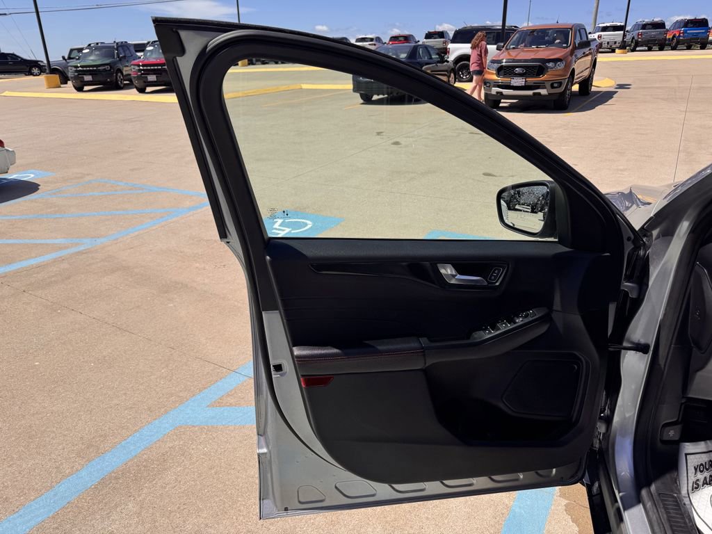 Certified 2023 Ford Escape ST-Line image 7