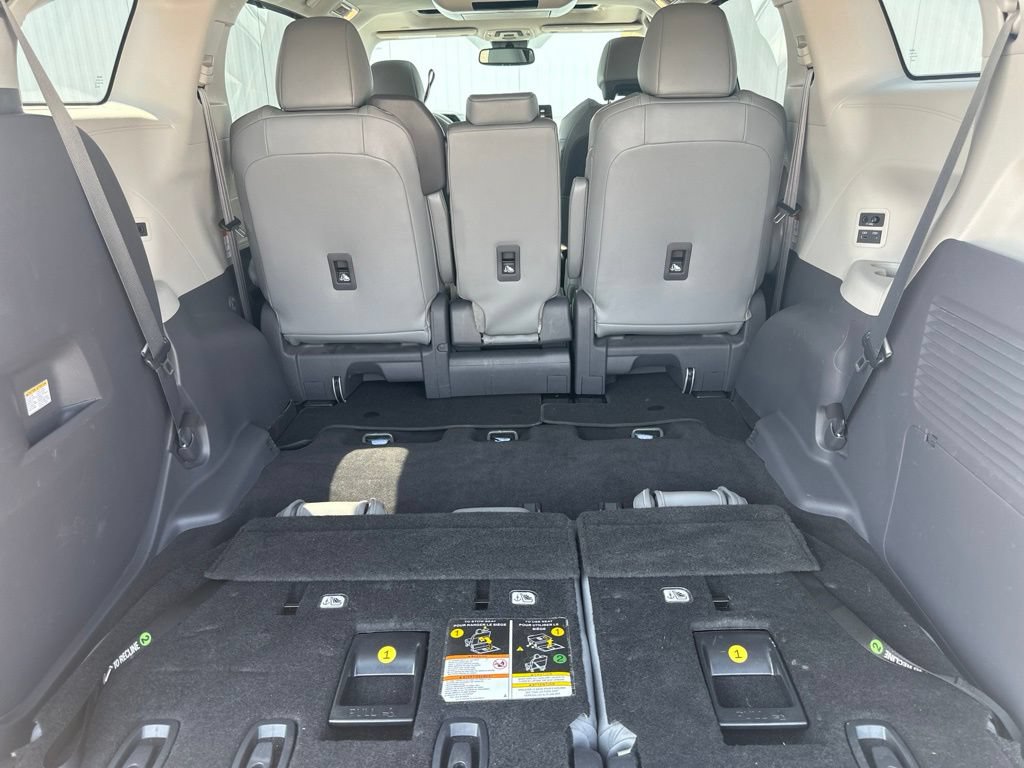 Used 2021 Toyota Sienna XLE w/ XLE Plus Package FWD image 22