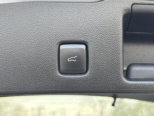 Certified 2022 Ford Escape SEL w/ SEL Stealth AWD Package image 21