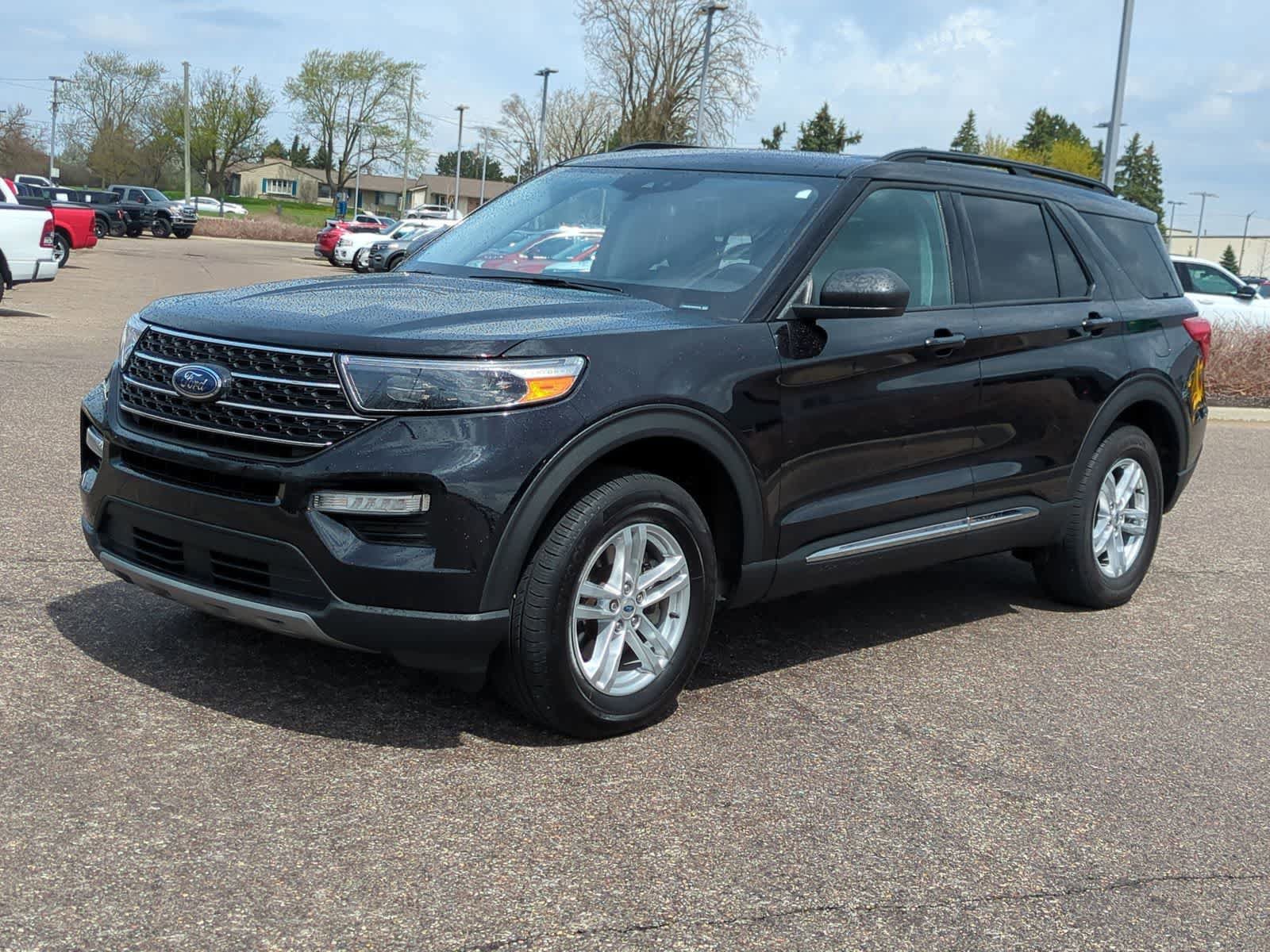 Certified 2023 Ford Explorer XLT w/ Equipment Group 202A AWD/4WD image 4