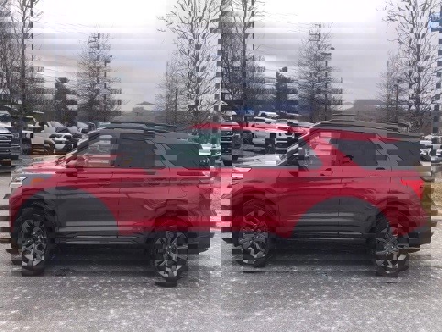 Certified 2021 Ford Explorer XLT w/ Equipment Group 202A image 2