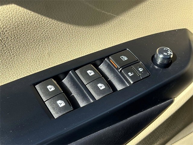 Used 2017 Toyota Highlander Limited image 31