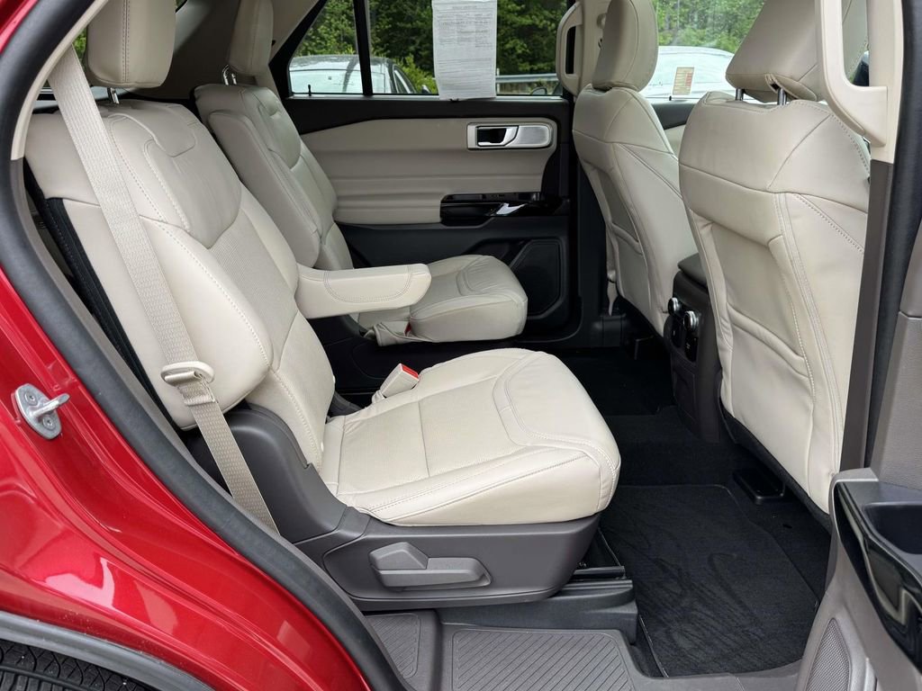 Certified 2023 Ford Explorer Platinum w/ Technology Package AWD/4WD image 14